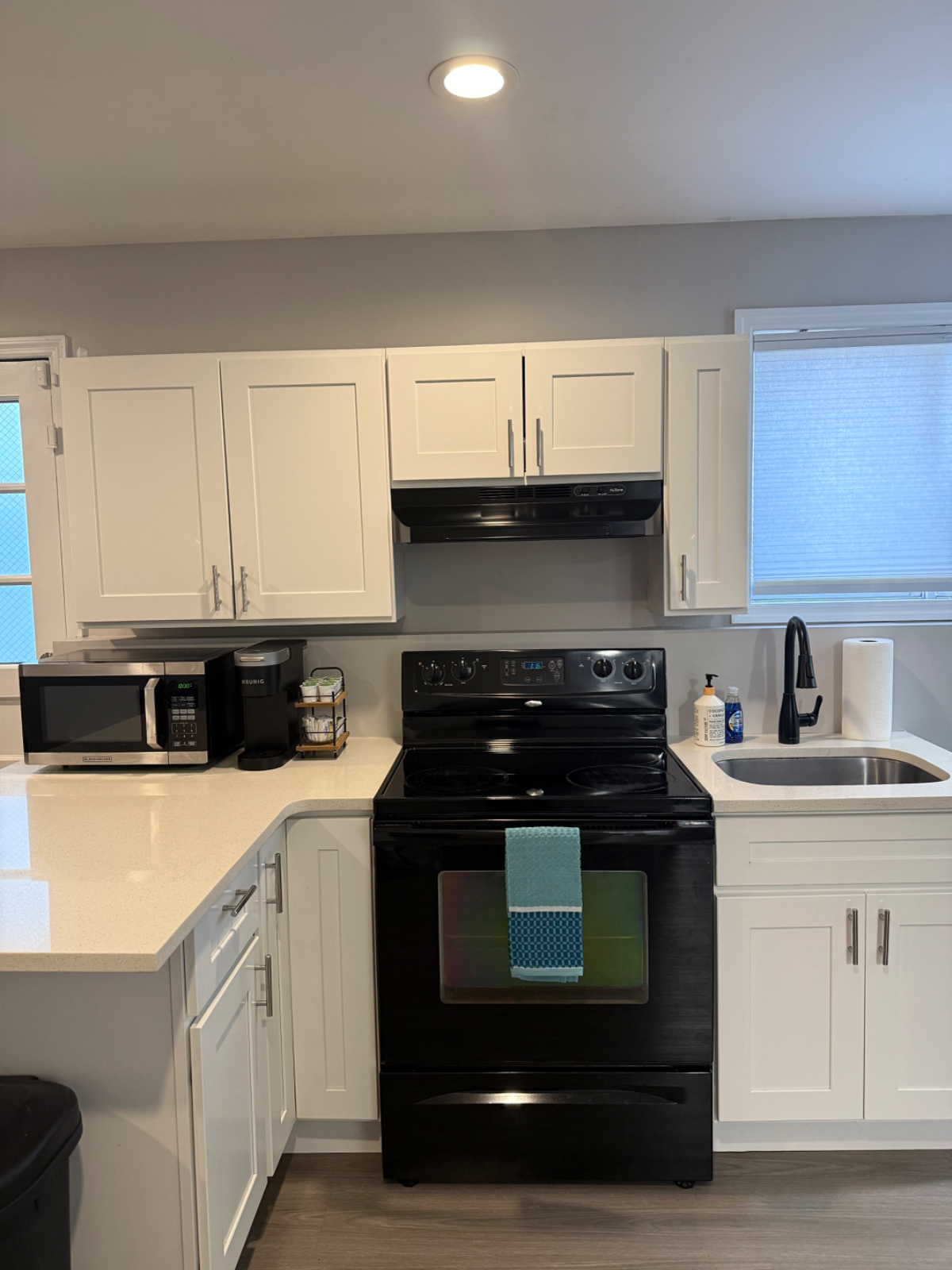 Comfy 1BR Near Train Perfect for Traveling Professionals - Photo 2