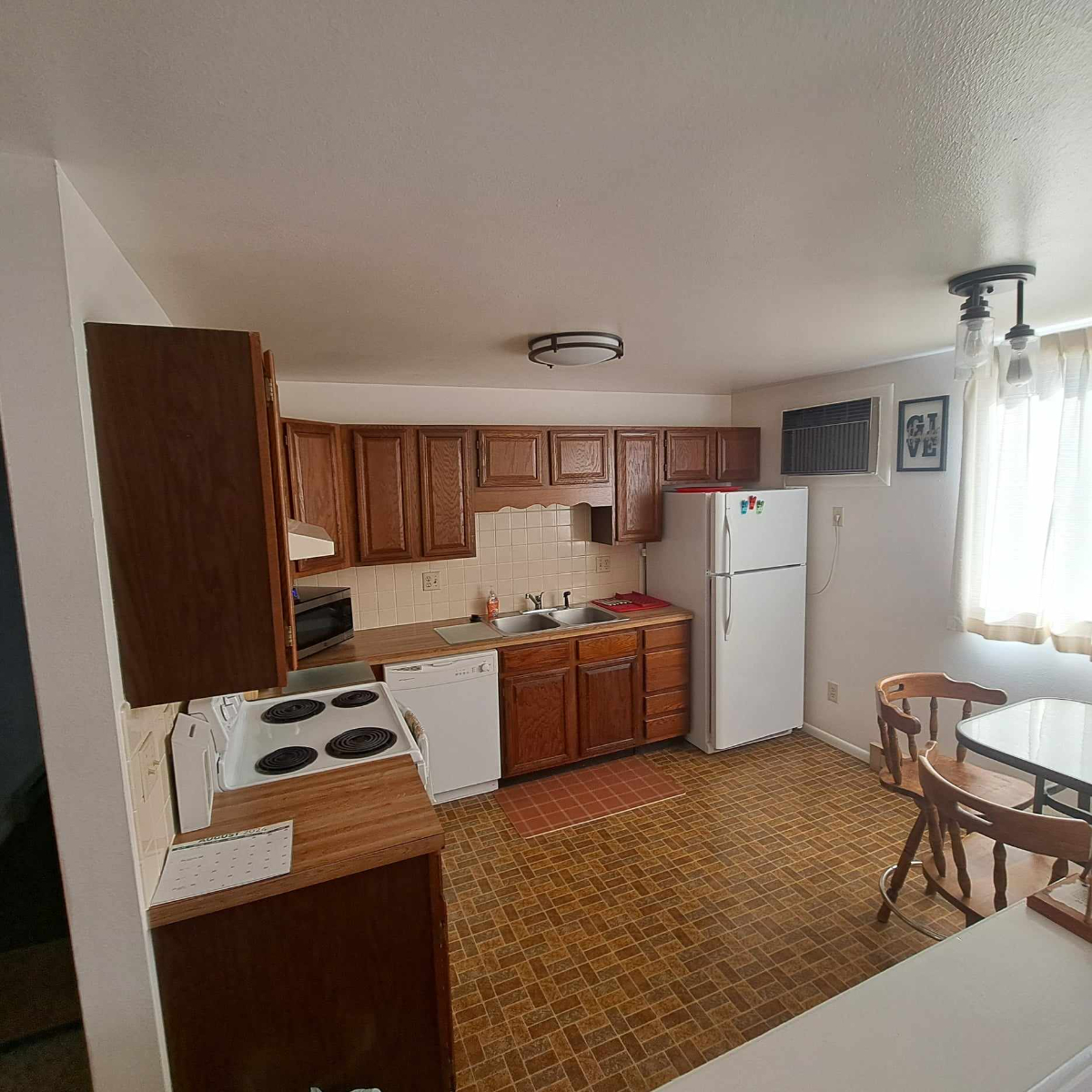 Silverleaf Apt. - Photo 3