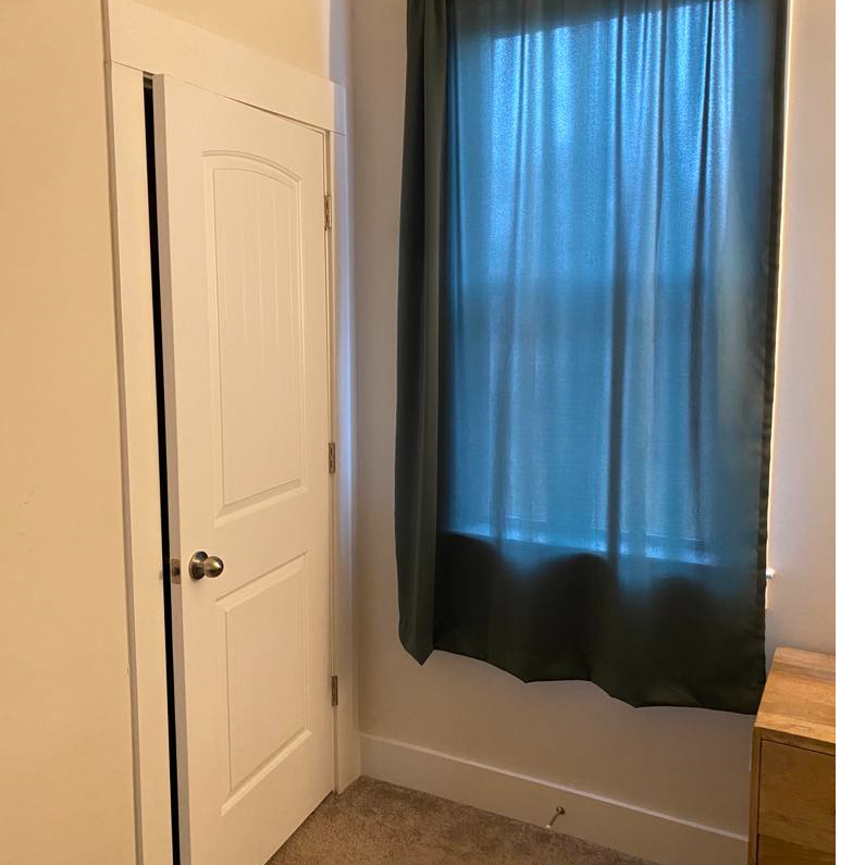 Private room & bathroom - dog friendly w/fenced in yard - Photo 3
