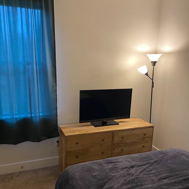 Private room & bathroom - dog friendly w/fenced in yard - Photo 2