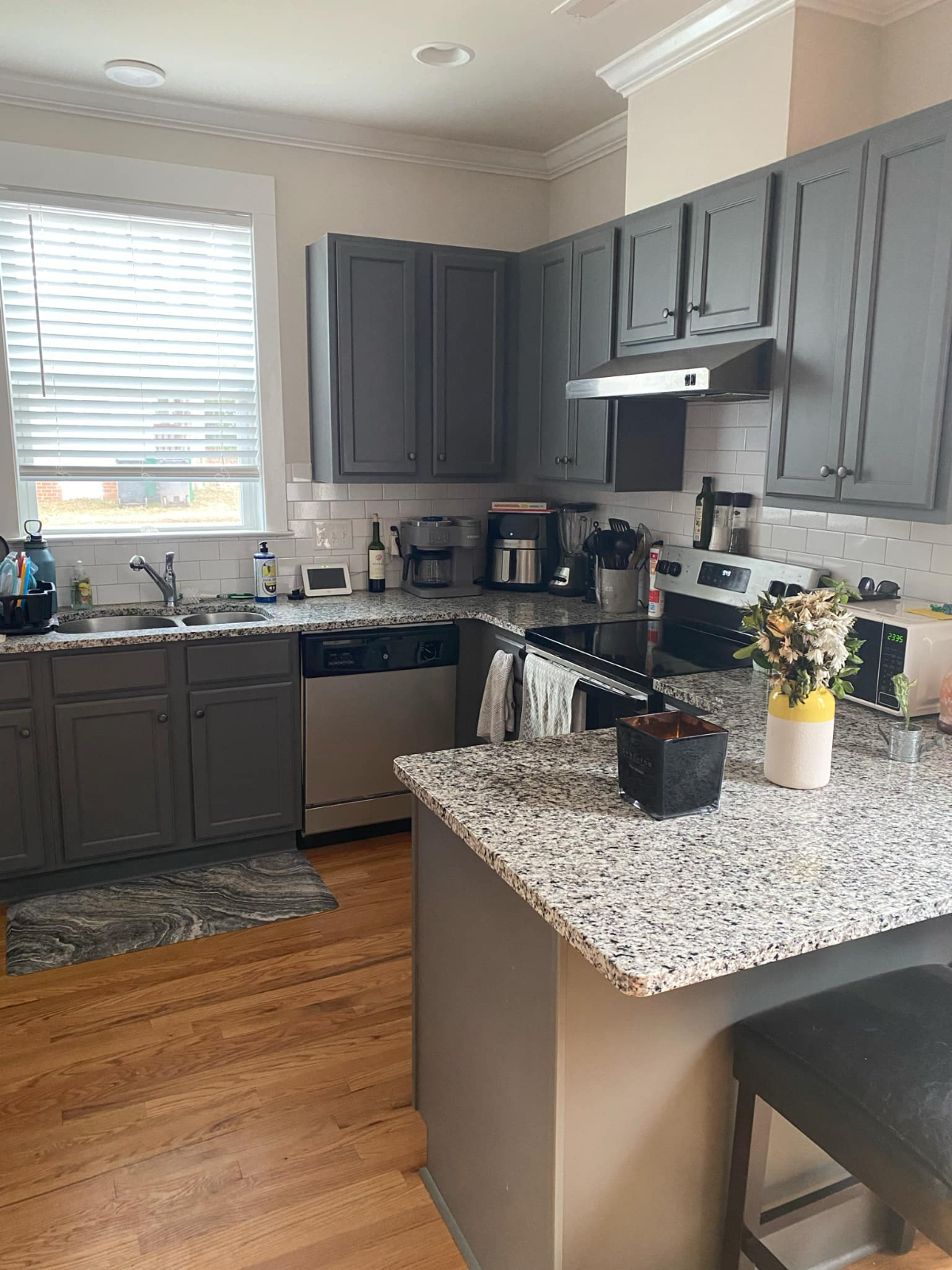 Private room & bathroom - dog friendly w/fenced in yard - Photo 8
