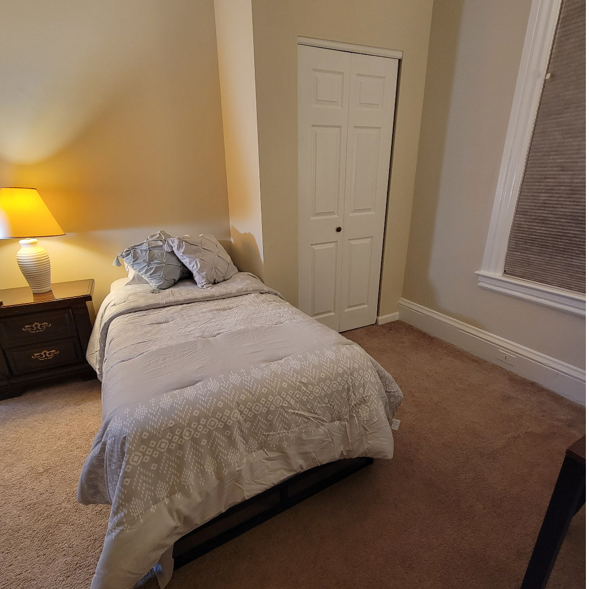 Chic 2-Bedroom Duplex Retreat in Rochester - Modern Comforts with Vintage Charm - Photo 5