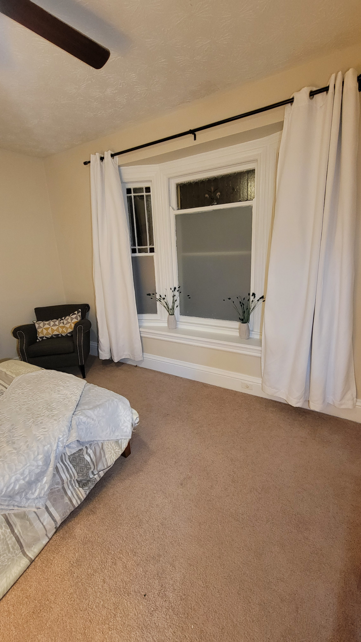 Chic 2-Bedroom Duplex Retreat in Rochester - Modern Comforts with Vintage Charm - Photo 2