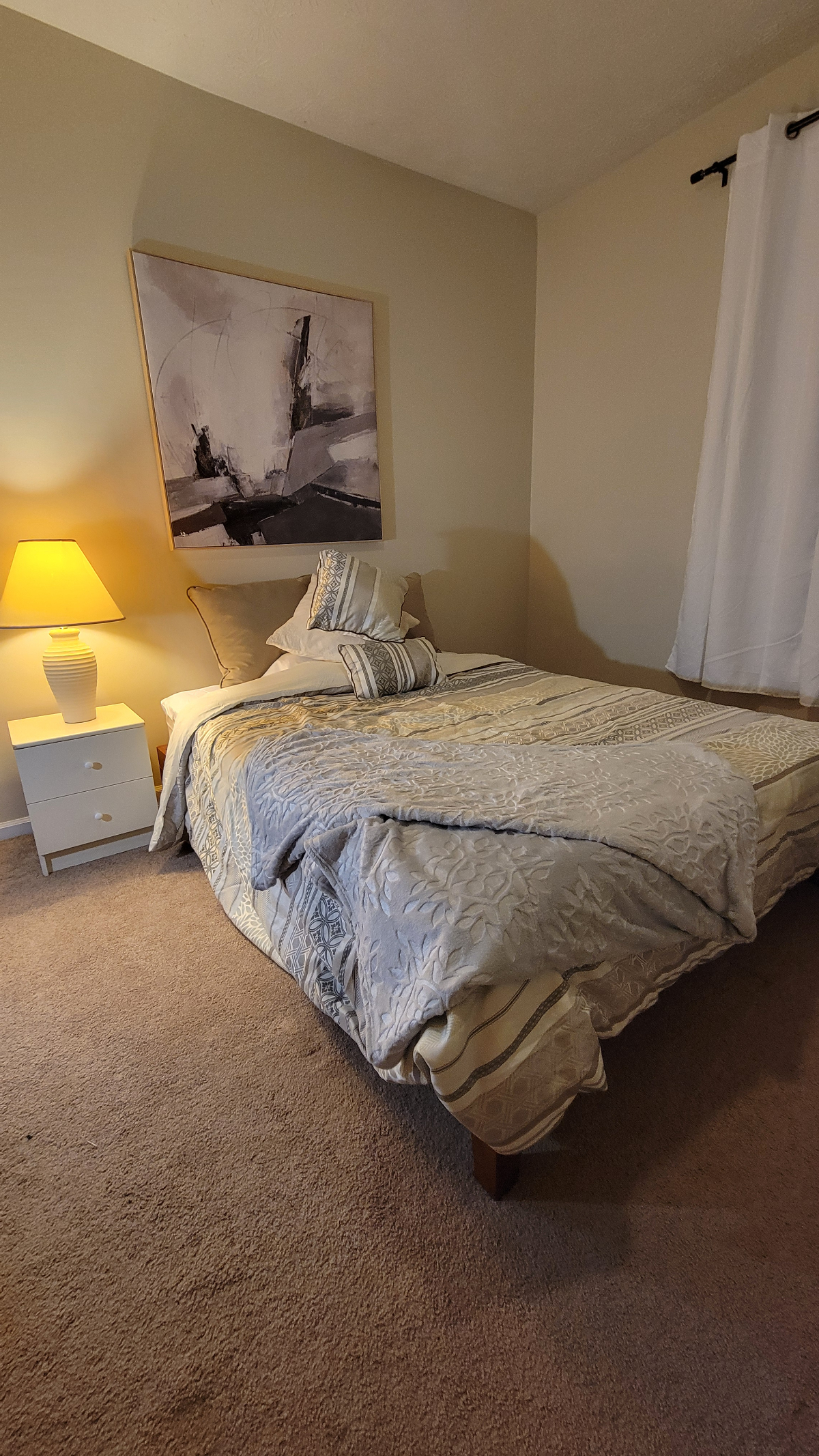 Chic 2-Bedroom Duplex Retreat in Rochester - Modern Comforts with Vintage Charm - Photo 3