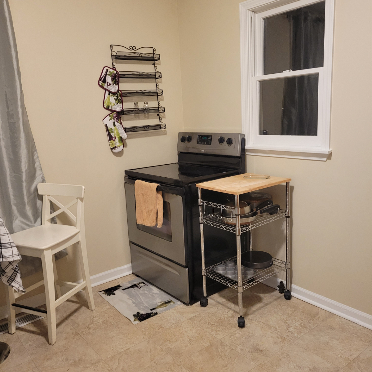 Chic 2-Bedroom Duplex Retreat in Rochester - Modern Comforts with Vintage Charm - Photo 10