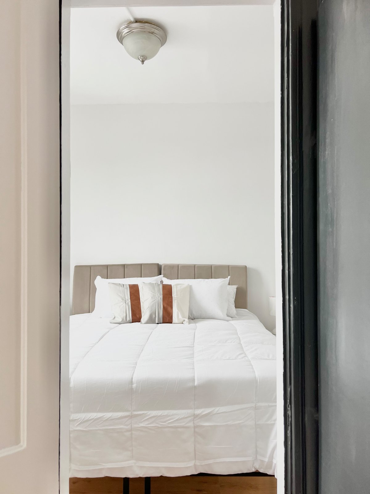 Urban Oasis Beautifully Renovated Downtown Apt With Private Parking - Photo 12
