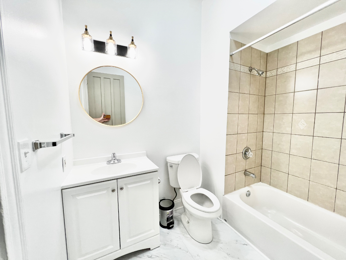 Urban Oasis Beautifully Renovated Downtown Apt With Private Parking - Photo 11