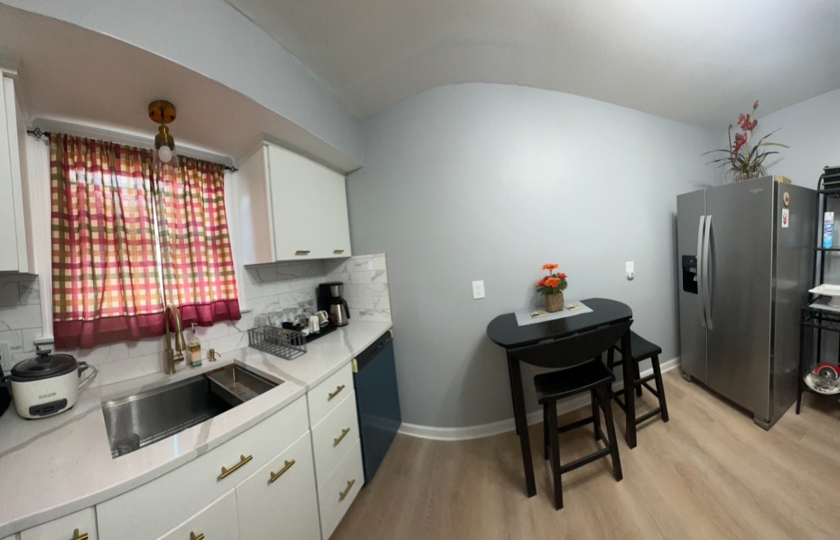 Modern Comfort & Convenience - Fully Renovated Bedroom in Albany Home - Photo 5