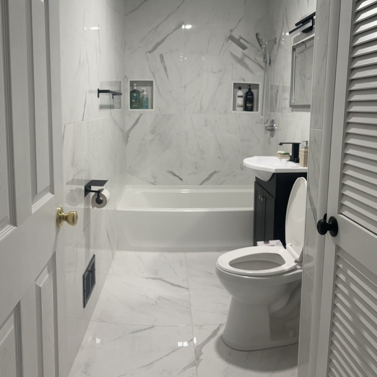 Modern Comfort & Convenience - Fully Renovated Bedroom in Albany Home - Photo 9