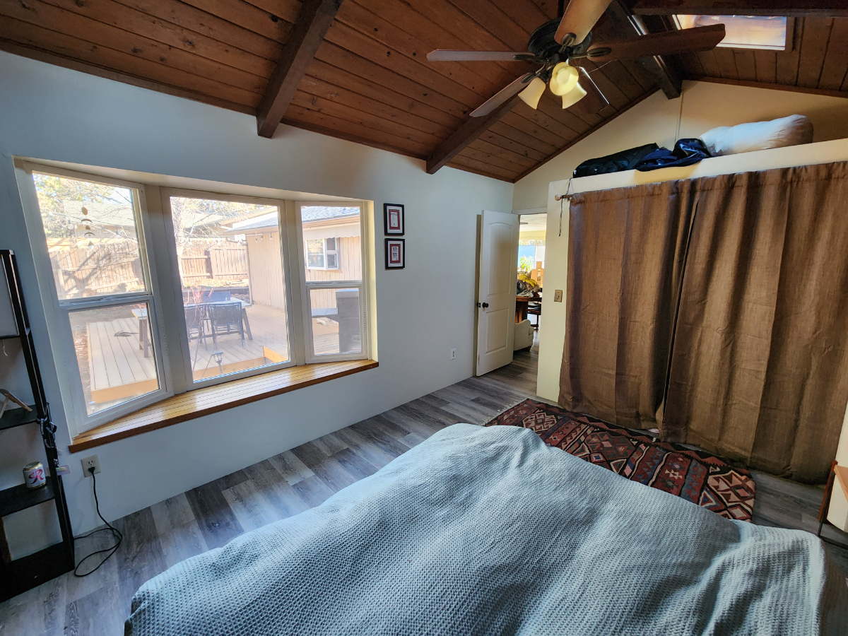Sweet Single Level Home With Nice Yard for the Holidays (10 November to 10 January) - Photo 3