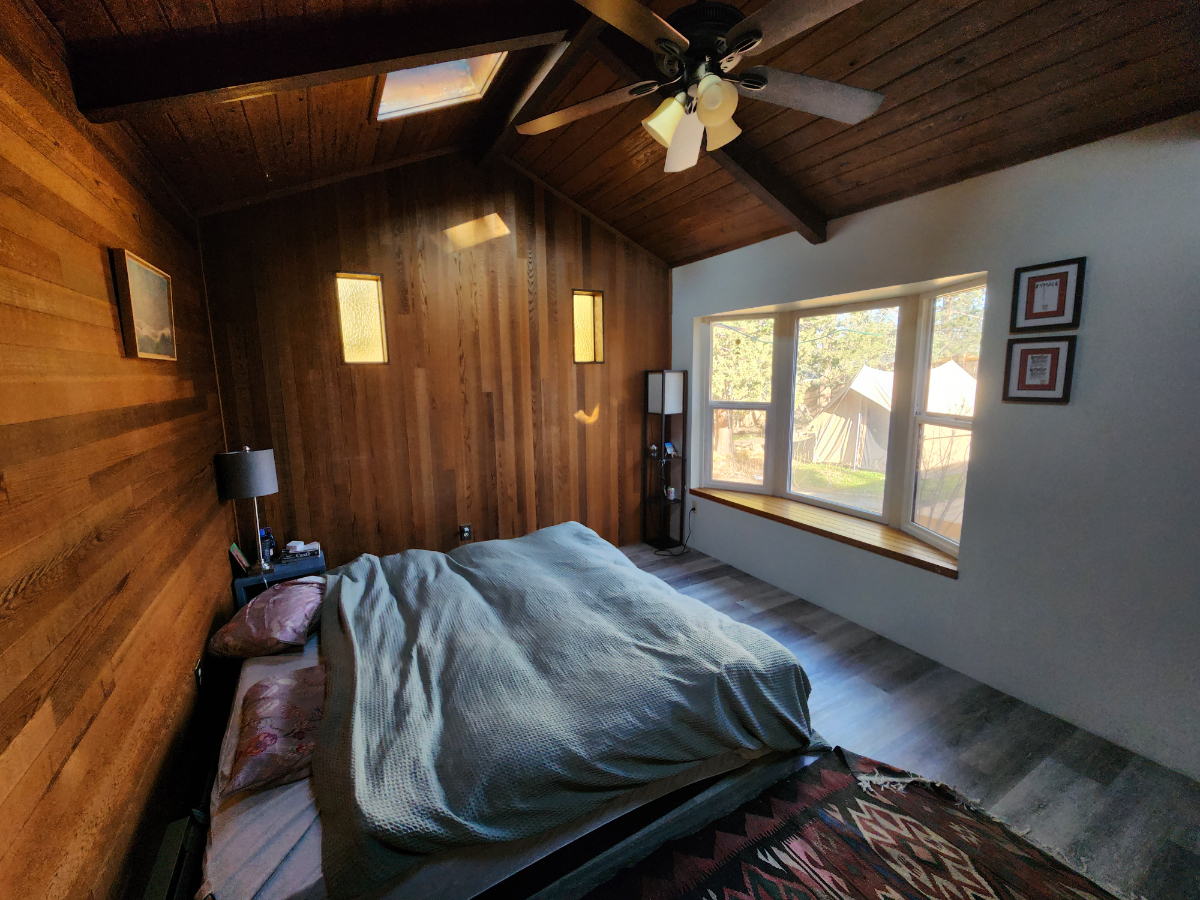 Sweet Single Level Home With Nice Yard for the Holidays (10 November to 10 January) - Photo 1