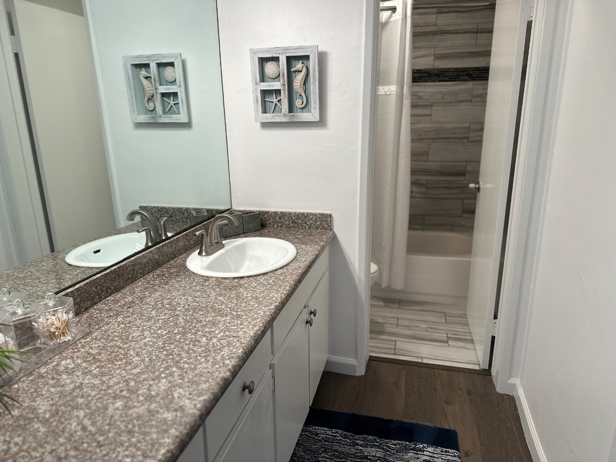 Resort Style Condo - Ideal Midterm Stay - Photo 6