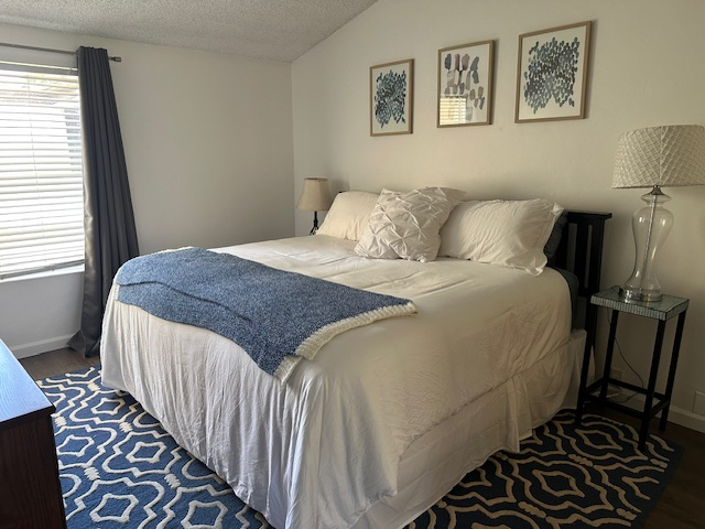 Resort Style Condo - Ideal Midterm Stay - Photo 2