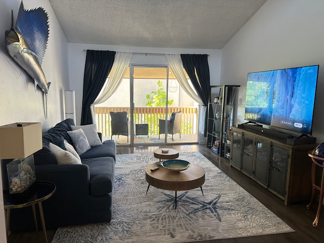 Resort Style Condo - Ideal Midterm Stay - Photo 1