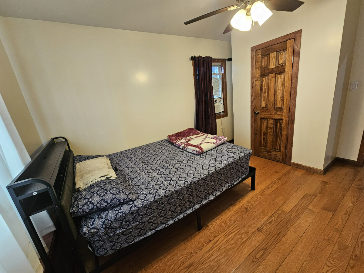1st Floor Room - 01 - Photo 1