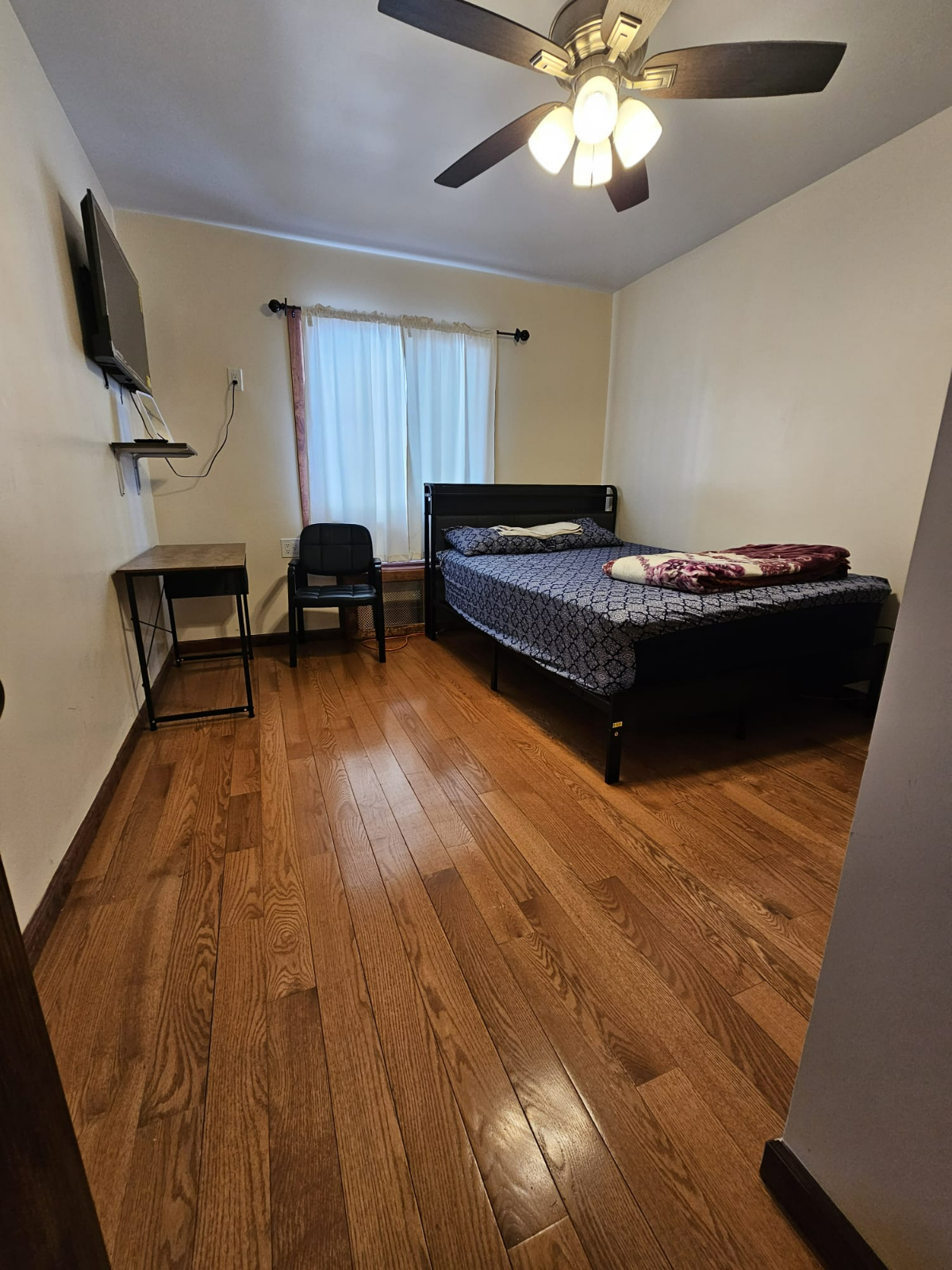 1st Floor Room - 01 - Photo 4