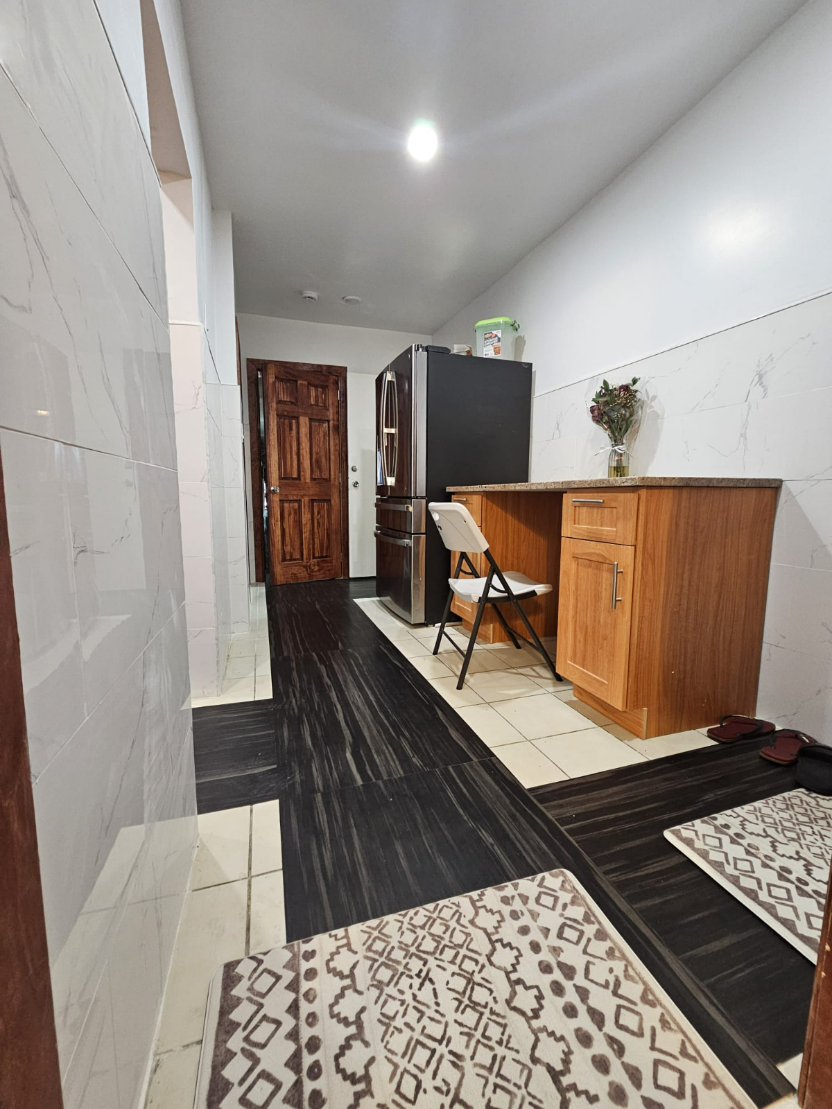 1st Floor Room - 01 - Photo 2