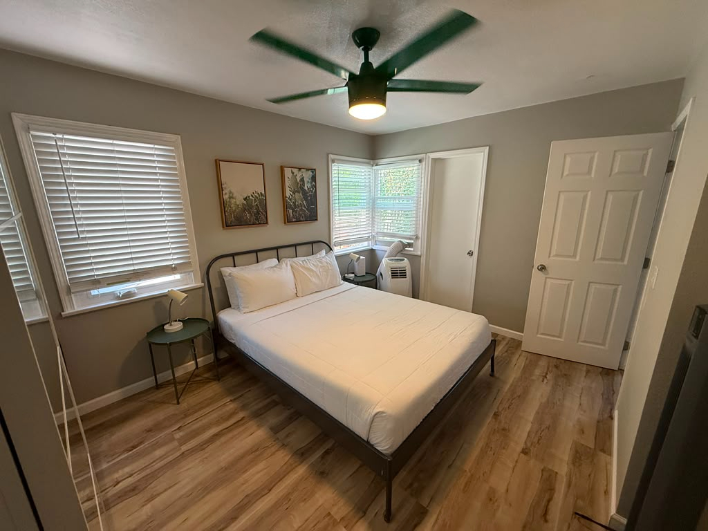 Student Move In Special, Very Walkable & Easy Parking - Photo 2