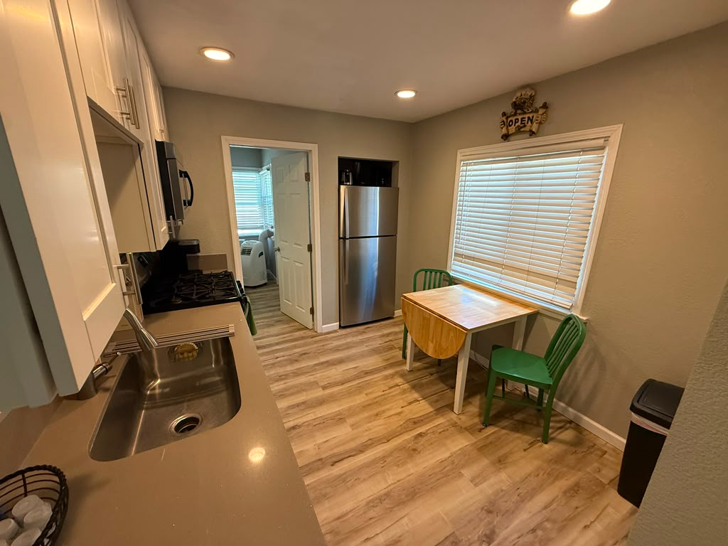 Student Move In Special, Very Walkable & Easy Parking - Photo 3