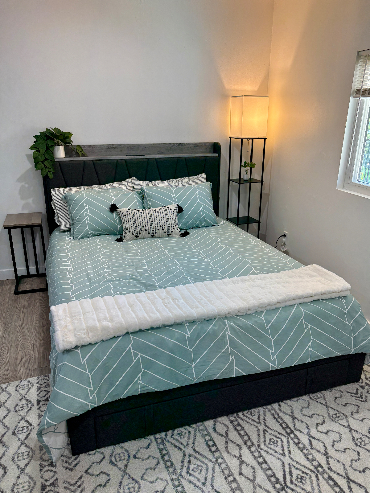 Freshly Renovated Studio Apartment - Quiet Neighborhood - Photo 3