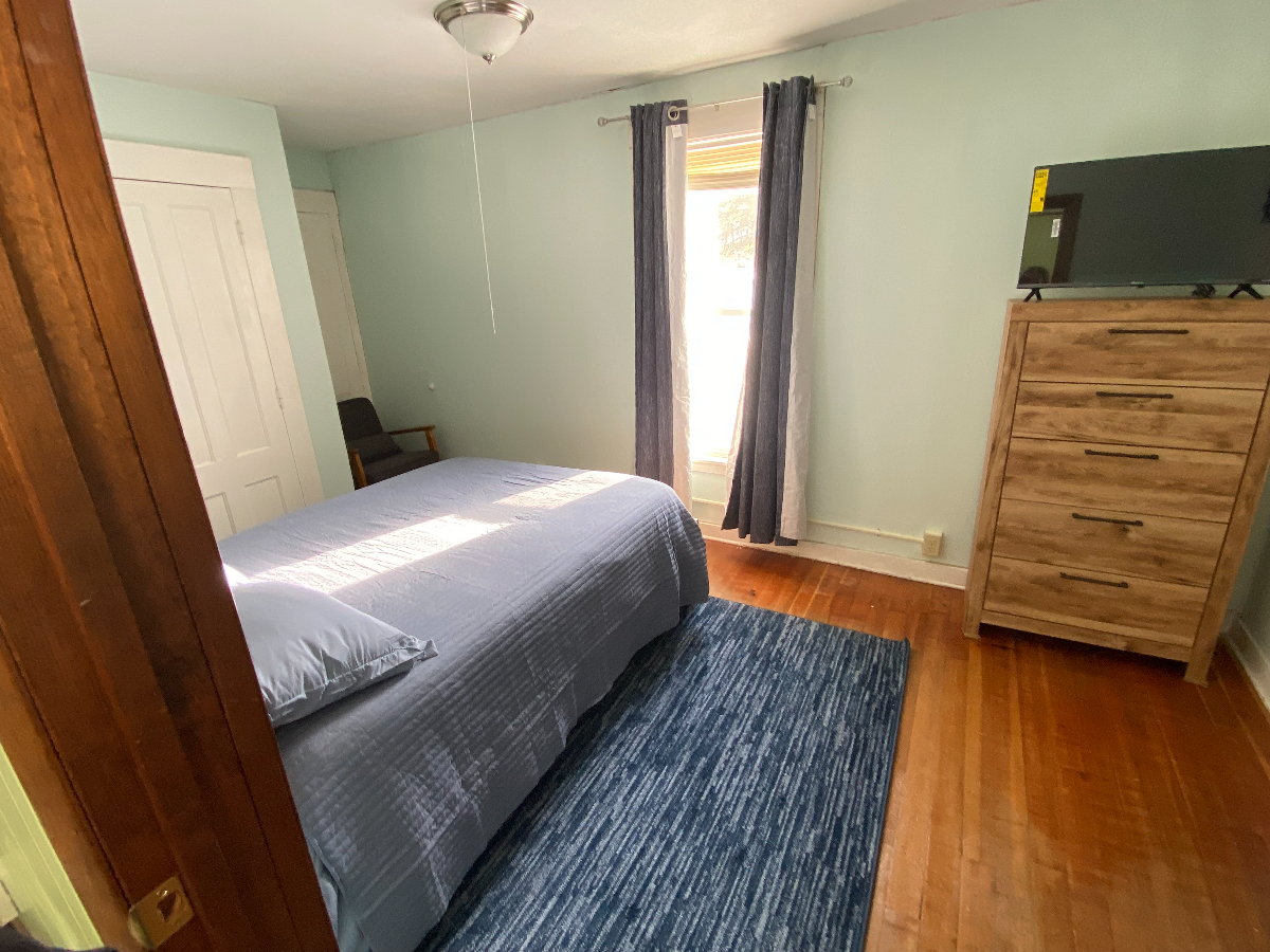 Sunlit Bedroom in a Great Location