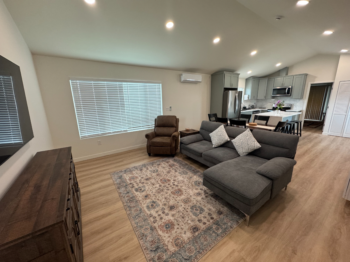 Entire 2BD2BH Guesthouse (Brand New) - Photo 1