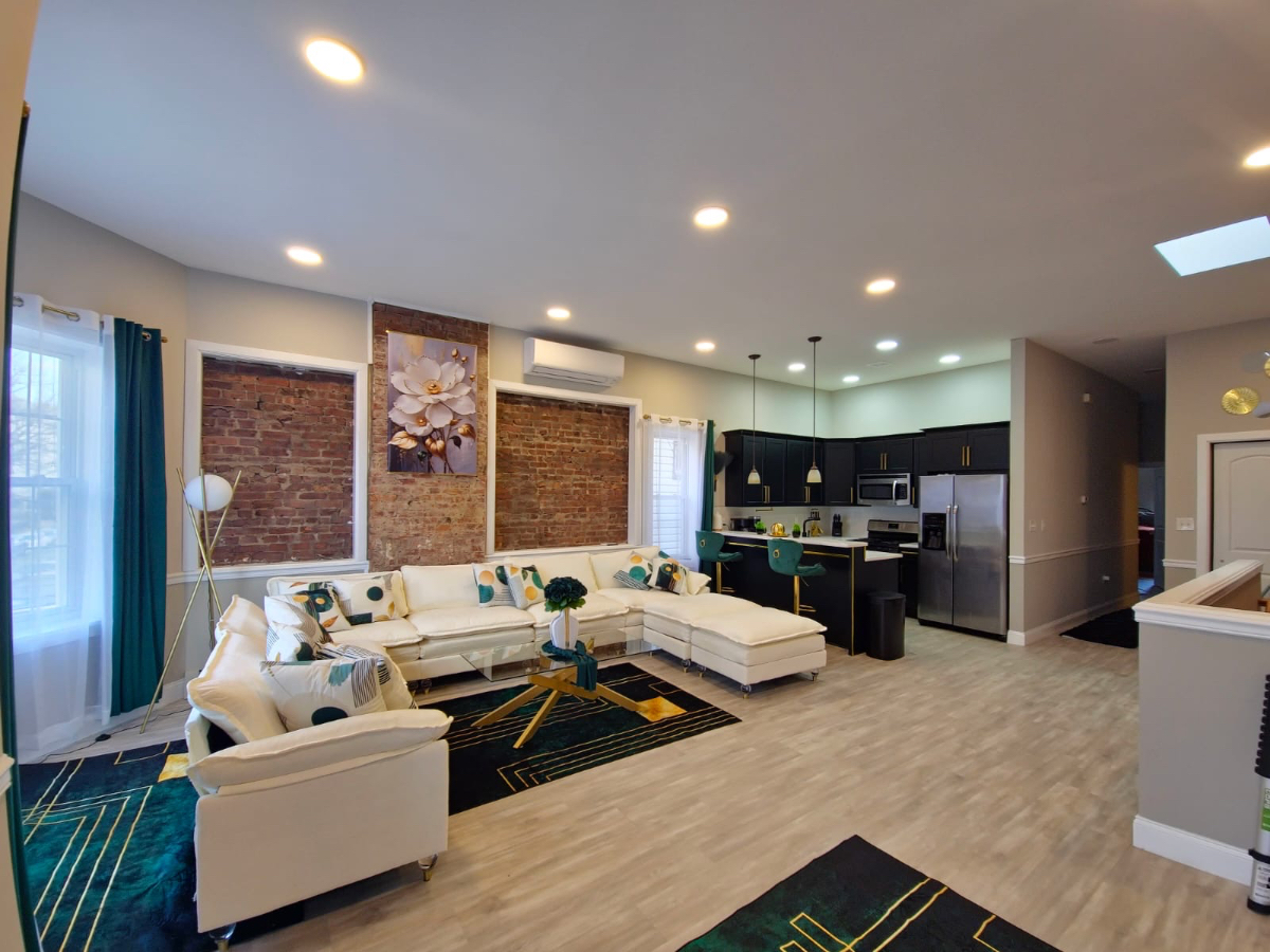 Private 3-Bdrm Apt w/ Private Entrance (Shared common areas)) - Photo 4