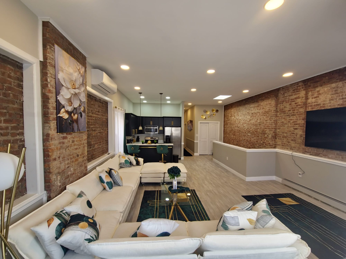 Private 3-Bdrm Apt w/ Private Entrance (Shared common areas)) - Photo 3