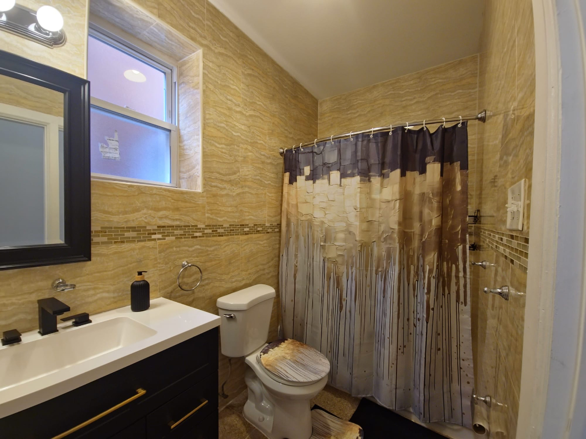 Private 3-Bdrm Apt w/ Private Entrance (Shared common areas)) - Photo 6