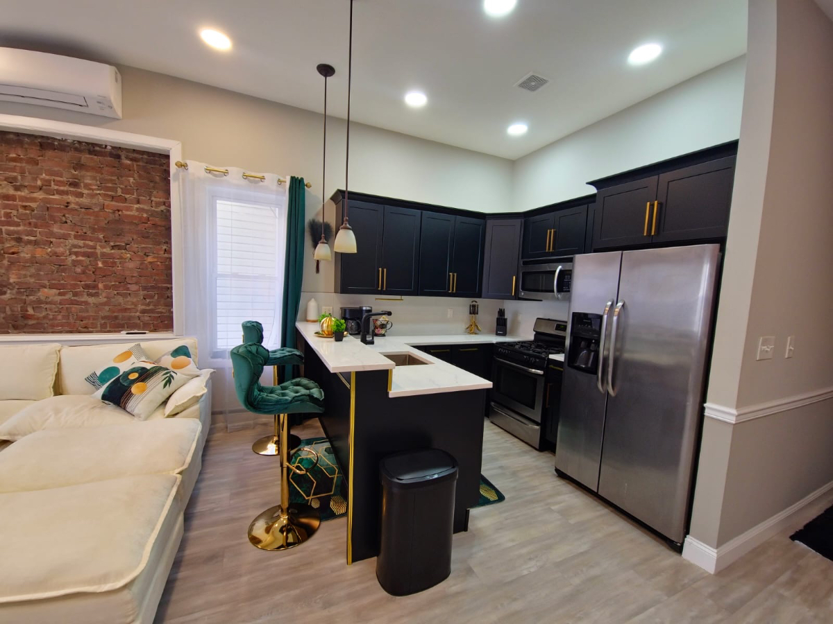 Private 3-Bdrm Apt w/ Private Entrance (Shared common areas)) - Photo 5