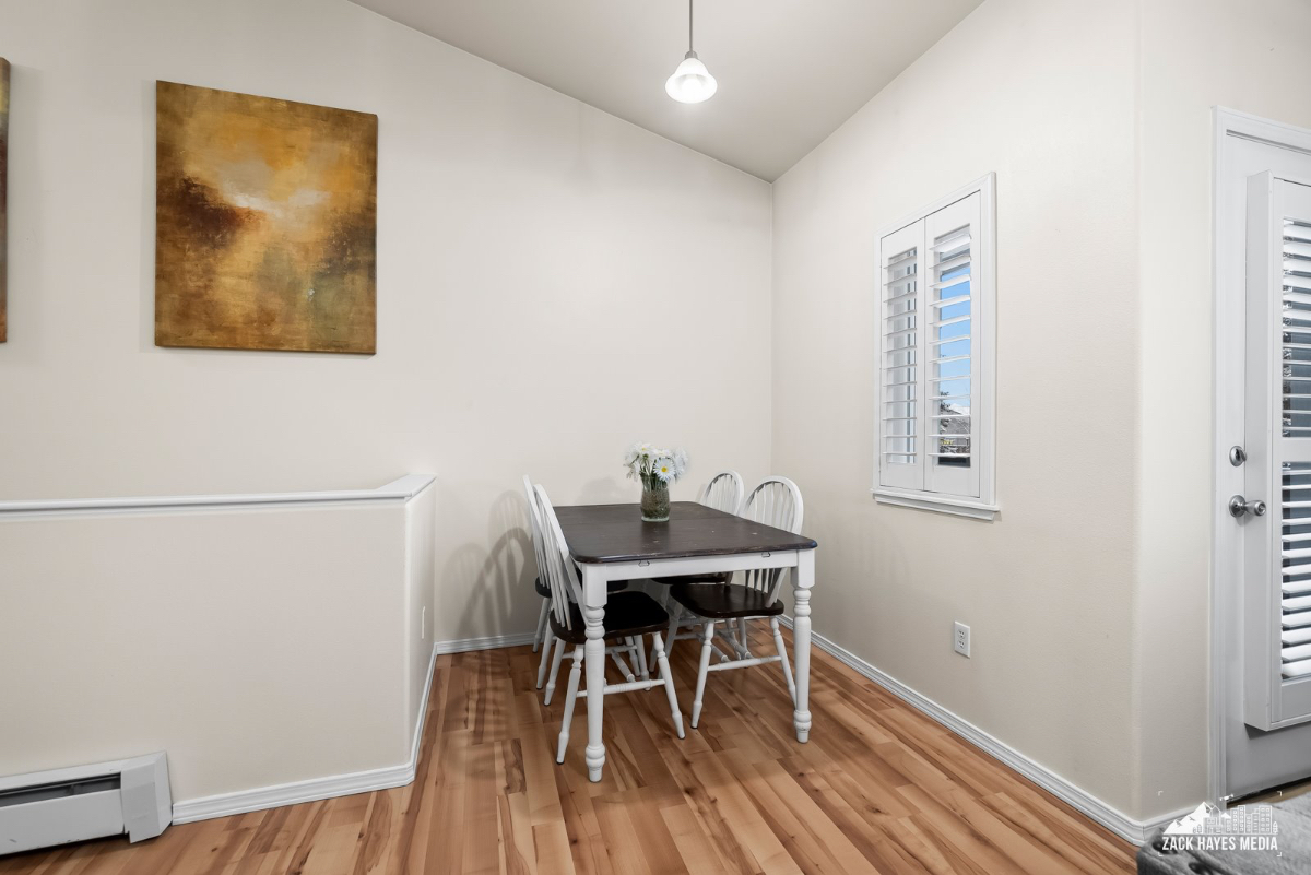 Cozy 2 bedroom condo - Photo 8