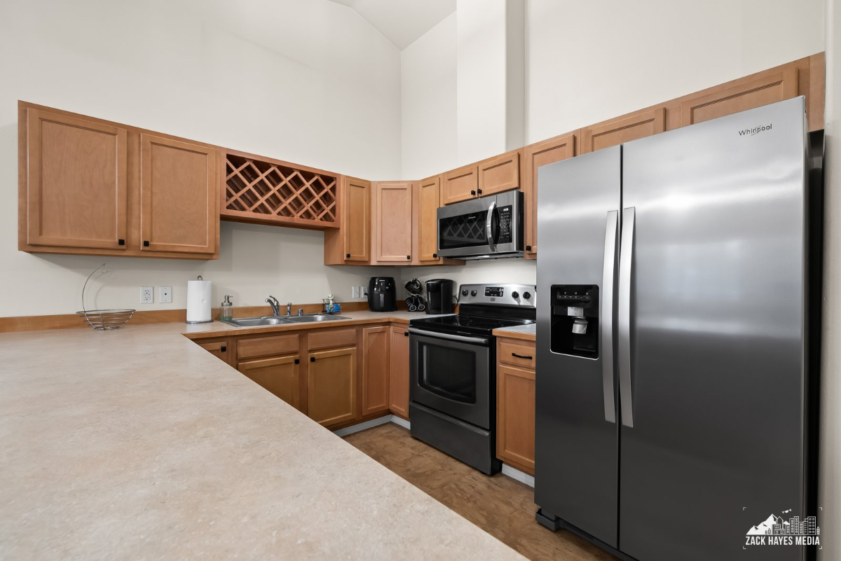 Cozy 2 bedroom condo - Photo 10