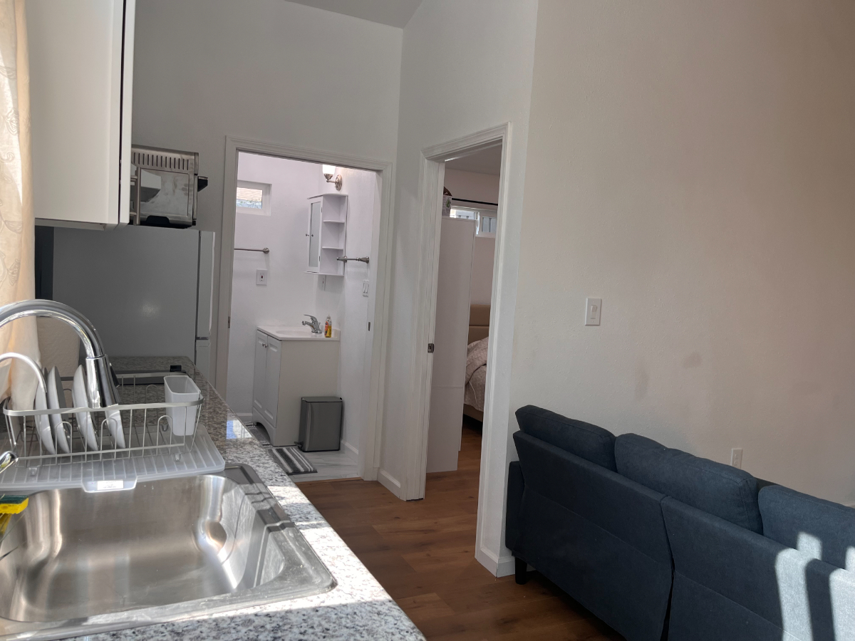 1BD ADU Whole Unit, Private, Safe, W/D, Utilities Included, Larchmont - Photo 3