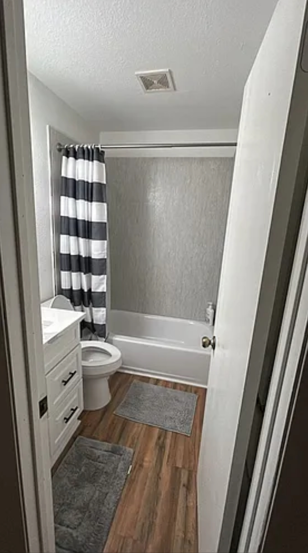 Modern 2BR Condo Near The Domain - Photo 6