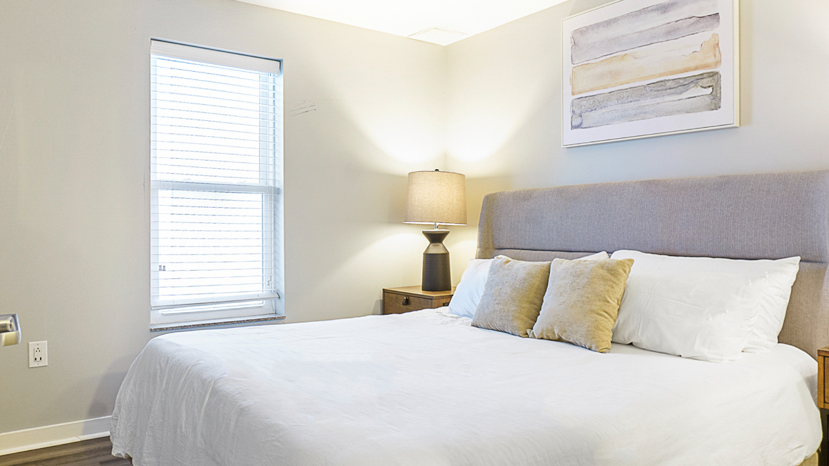 431 - Landing Furnished Apartments at 9 on Canal