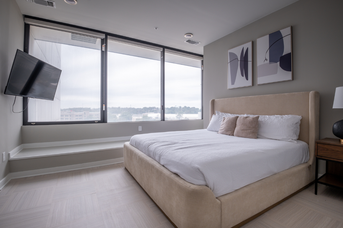 605 - Landing Furnished Apartments at The 600