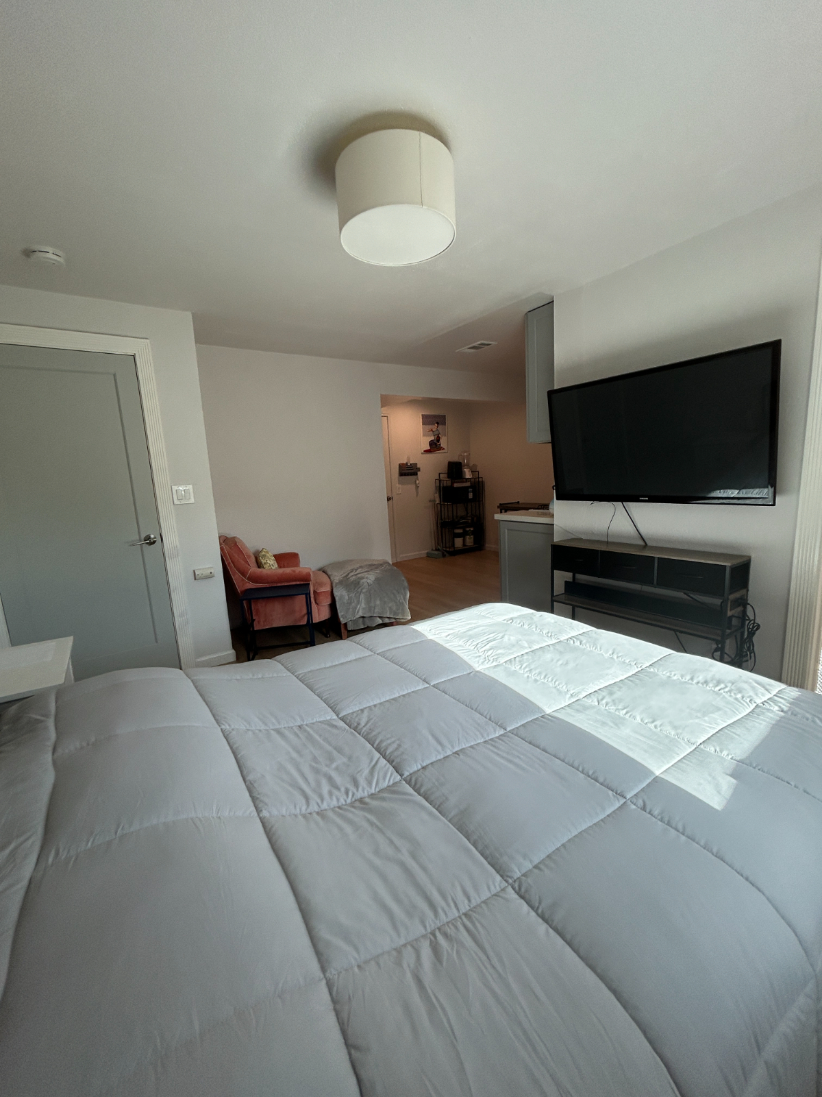 Cozy, Fully Furnished Studio in San Francisco w Private Kitchen & Bath - Photo 5