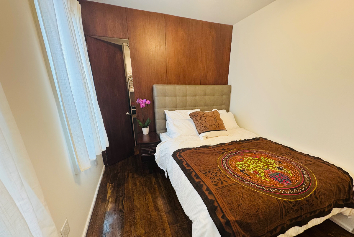Sacred Oasis: Where the City Meets Serenity  Welcome to a charming furnished first-floor home in For - Photo 10