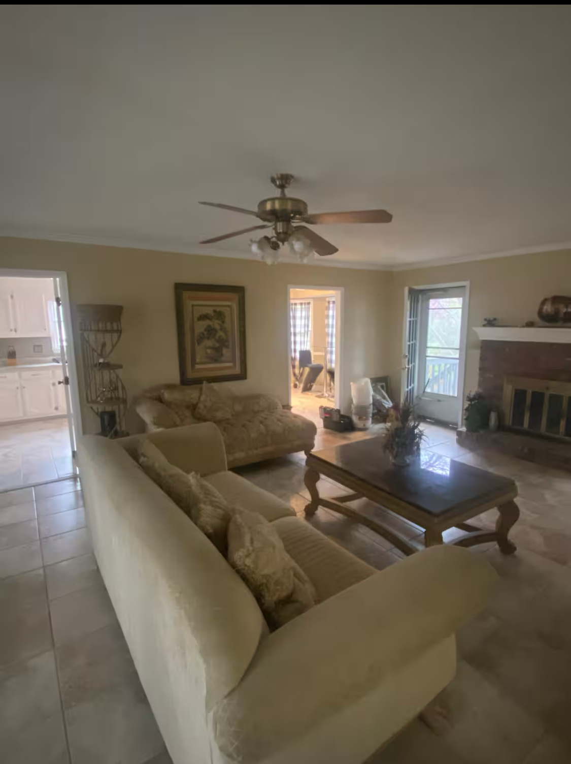 Cozy Queen-Bed Room with Amenities Galore