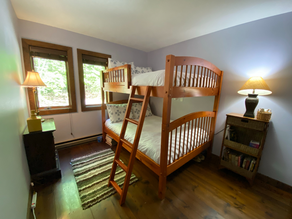 Fully Furnished Cozy three-bedroom, three bath home in Plymouth - mid term rental available - Photo 5