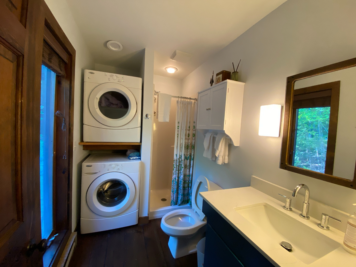 Fully Furnished Cozy three-bedroom, three bath home in Plymouth - mid term rental available - Photo 8