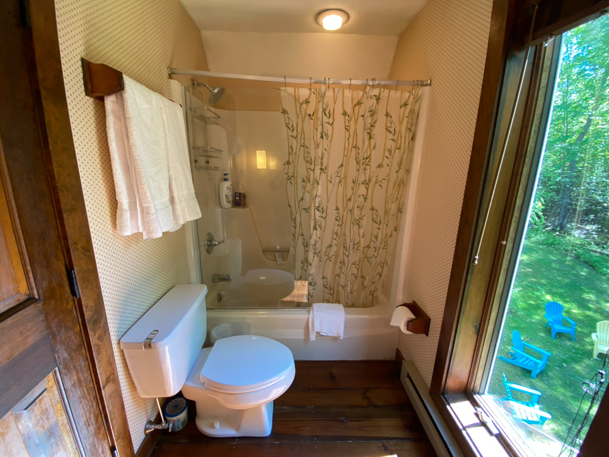 Fully Furnished Cozy three-bedroom, three bath home in Plymouth - mid term rental available - Photo 11