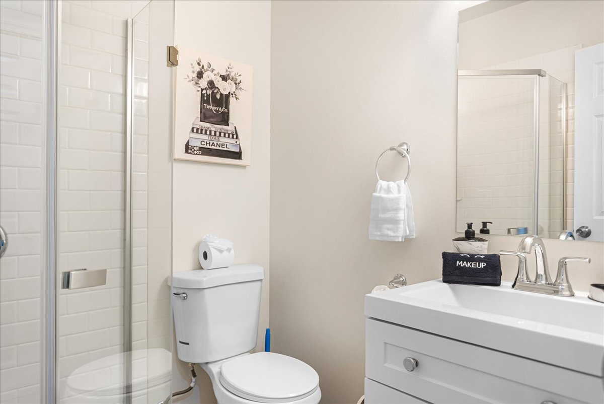 Spacious 4BR Townhome in DC w/ Patio & Parking - Photo 7