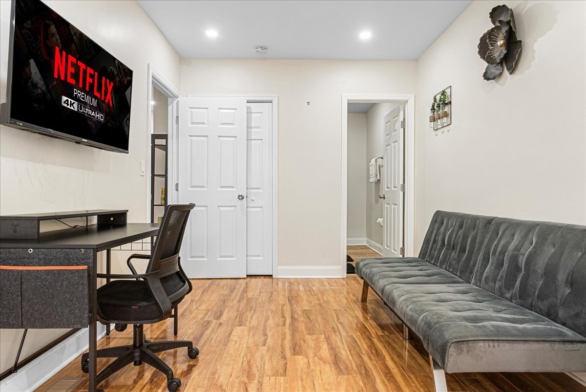 Spacious 4BR Townhome in DC w/ Patio & Parking - Photo 10