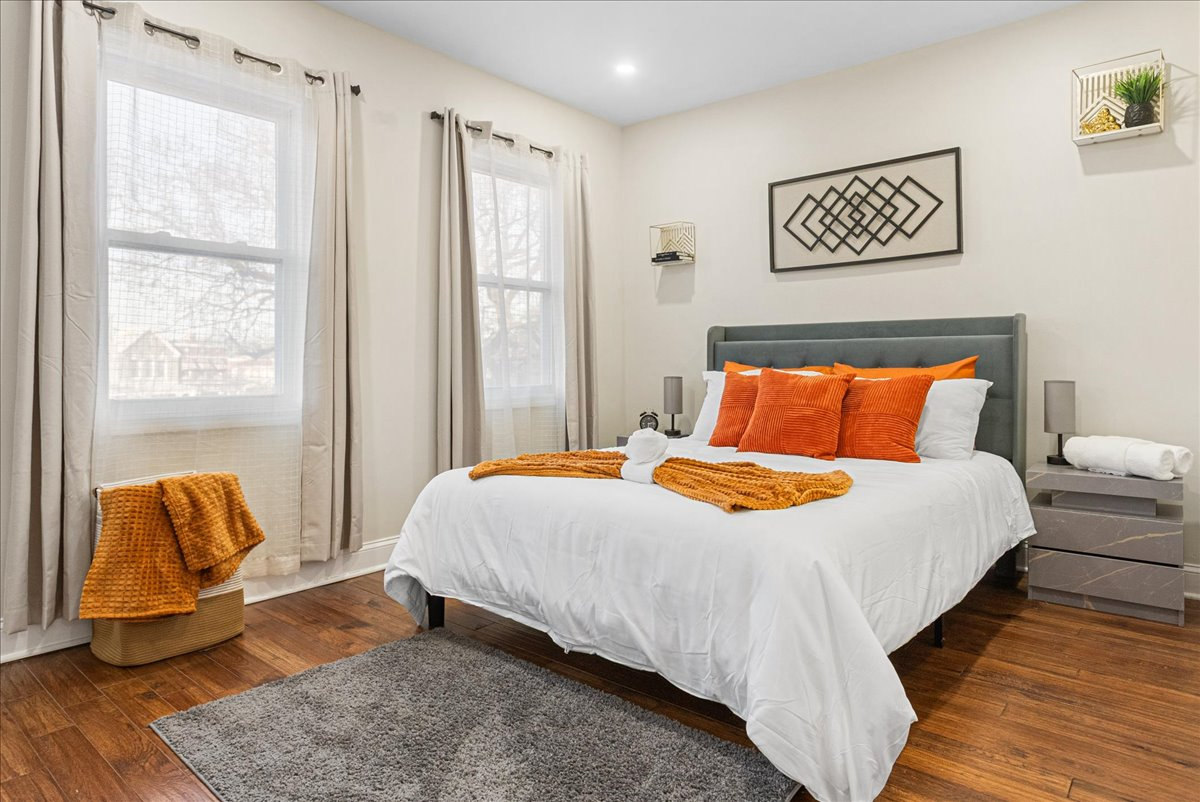 Spacious 4BR Townhome in DC w/ Patio & Parking - Photo 11
