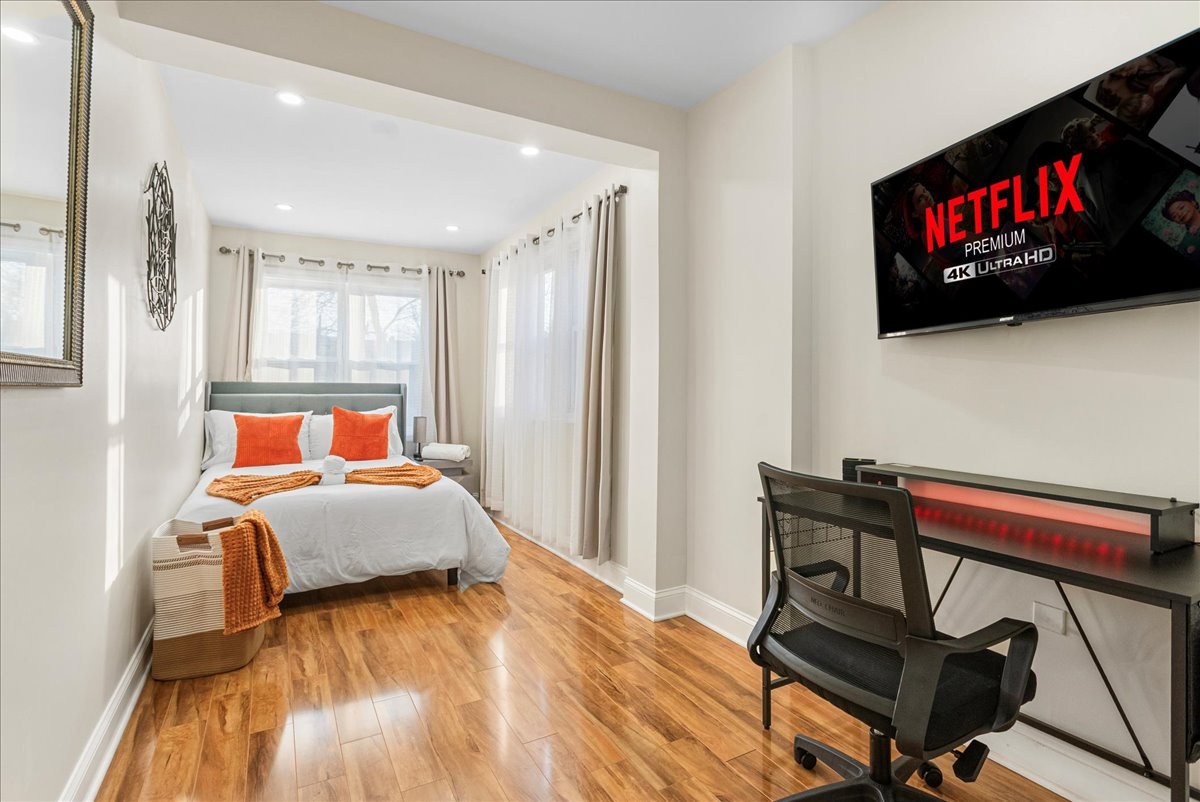 Spacious 4BR Townhome in DC w/ Patio & Parking - Photo 12