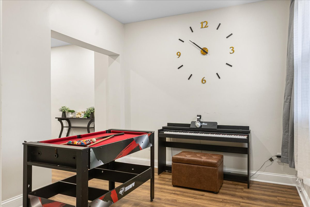 Spacious 4BR Townhome in DC w/ Patio & Parking - Photo 4