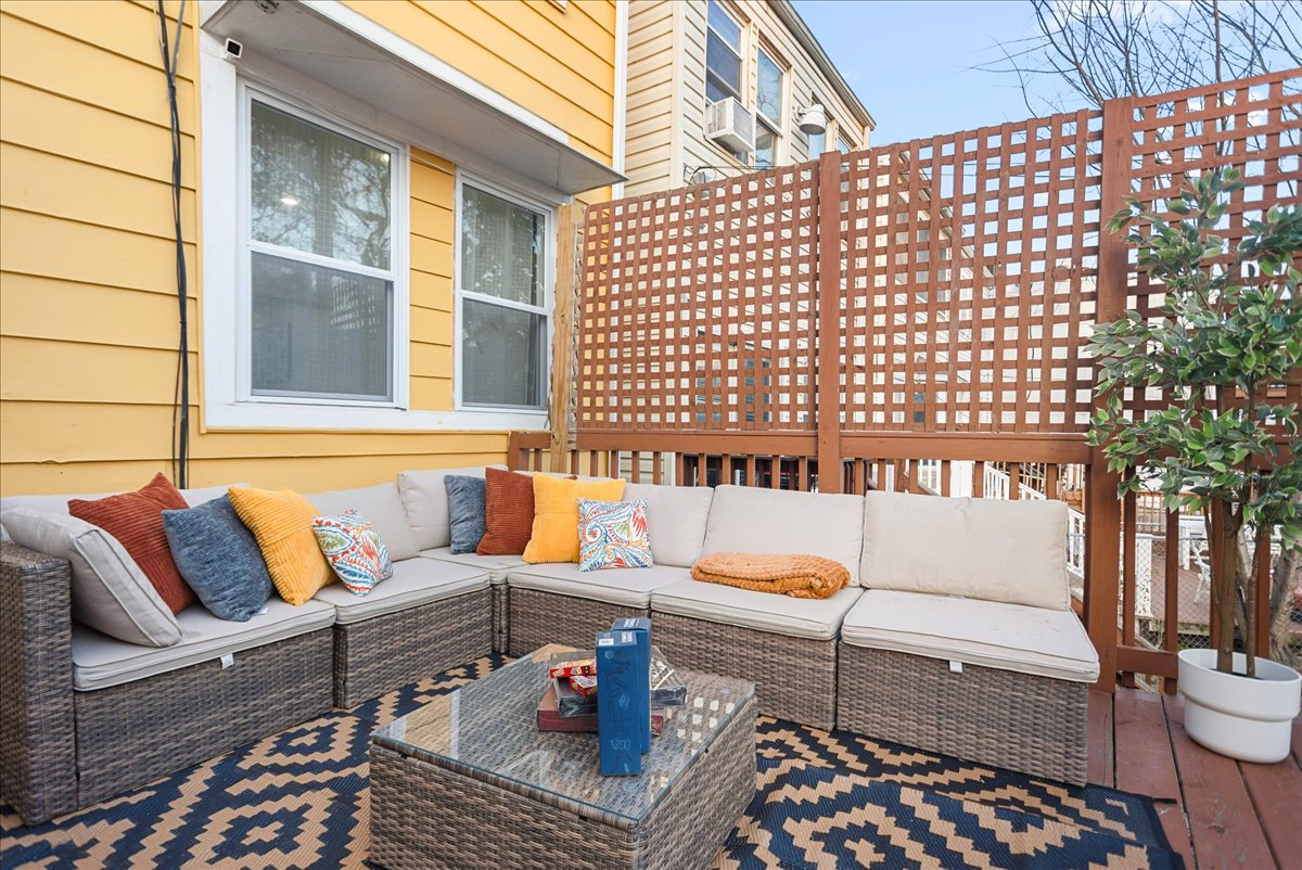 Spacious 4BR Townhome in DC w/ Patio & Parking - Photo 2