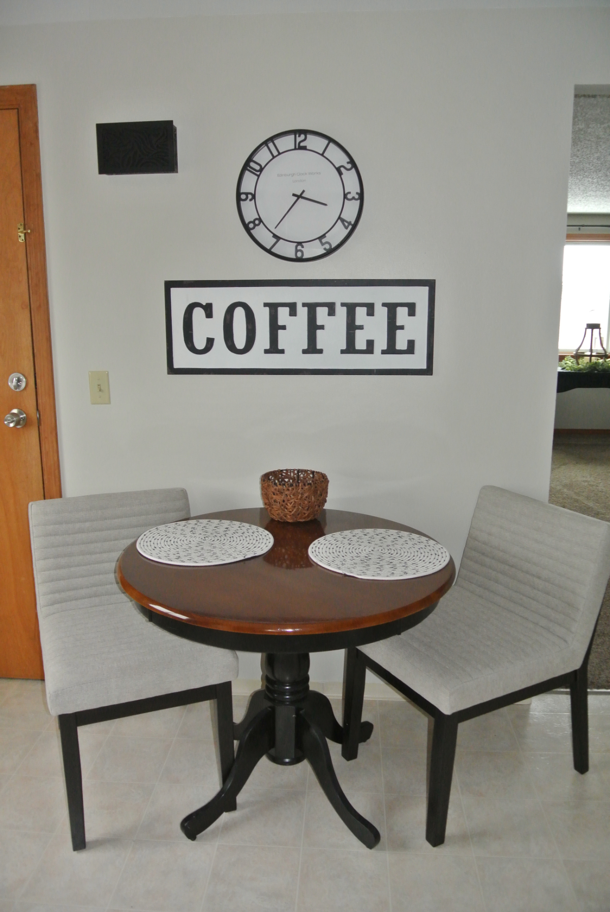 SPACIOUS UPPER APARTMENT WITH CONVENIENT LOCATION - Photo 10