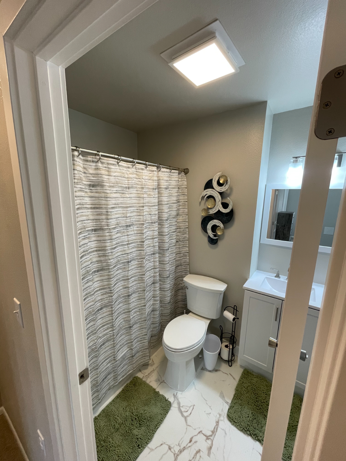 East 66th  Unit 2 - Photo 10